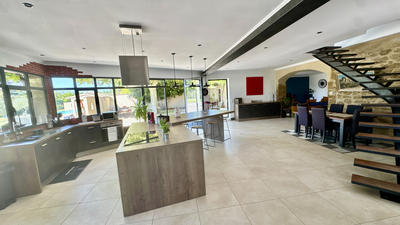 Maison - 250 m² - 5 pièces