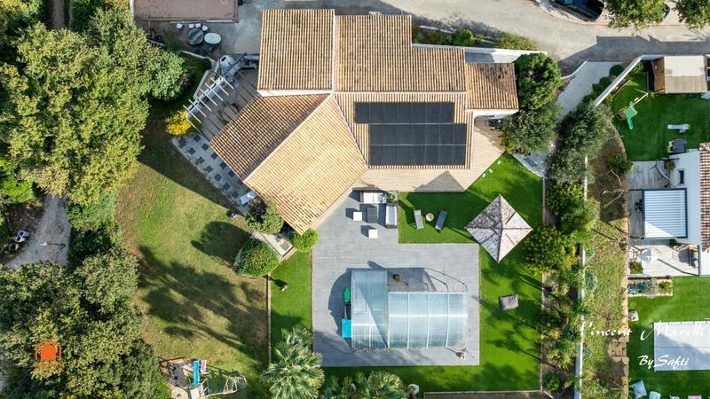 Maison - 248 m² - 10 pièces