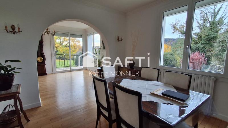 Maison - 159 m² - 7 pièces