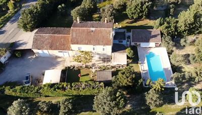 Maison - 242 m² - 7 pièces