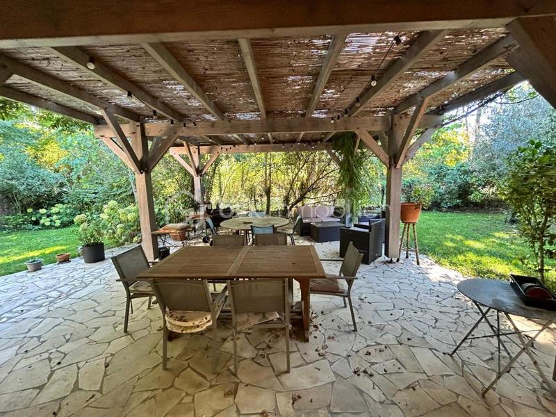 Maison - 208 m² - 6 pièces