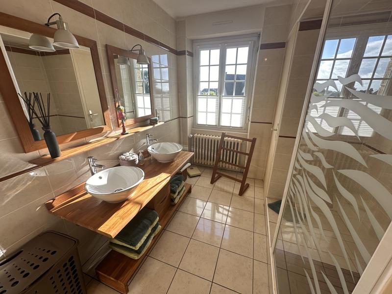 Maison - 260 m² - 11 pièces