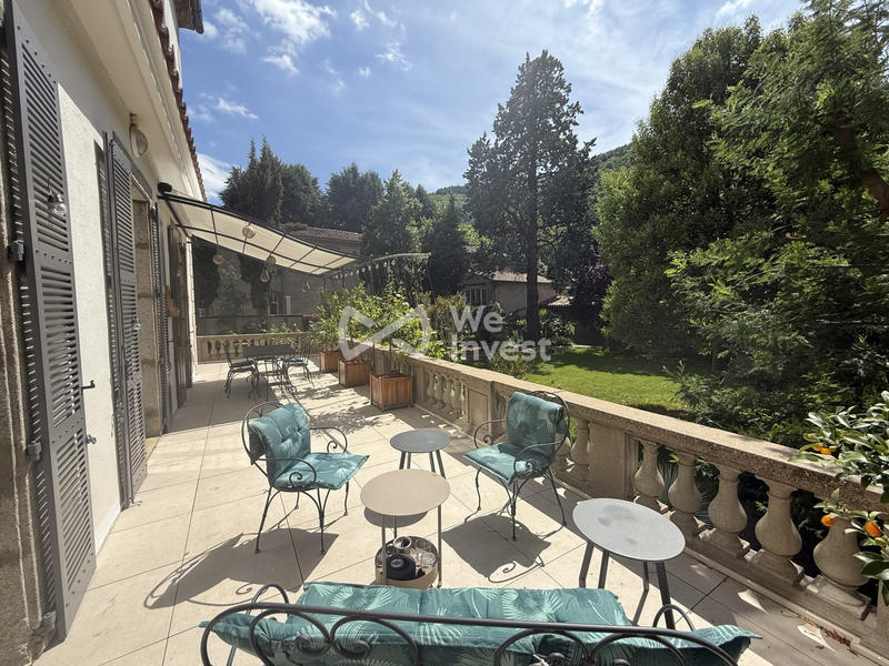 Maison - 268 m² - 9 pièces