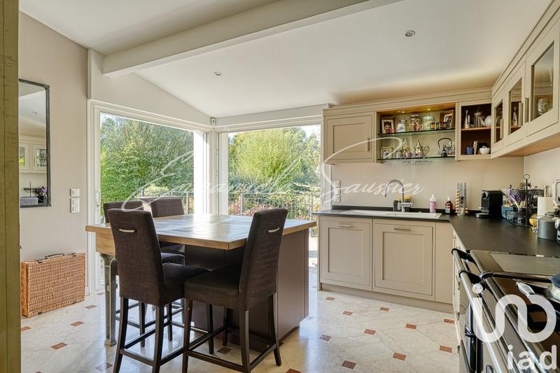 Maison - 227 m² - 9 pièces