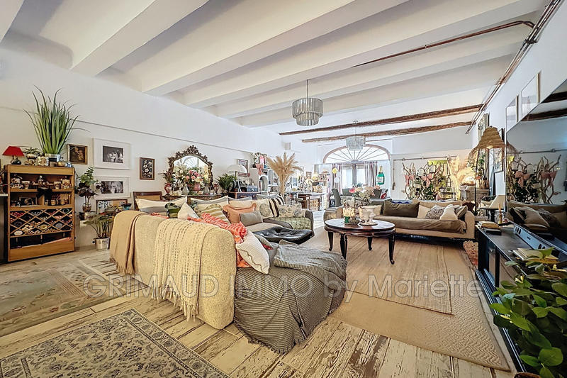 Maison - 301 m² - 8 pièces