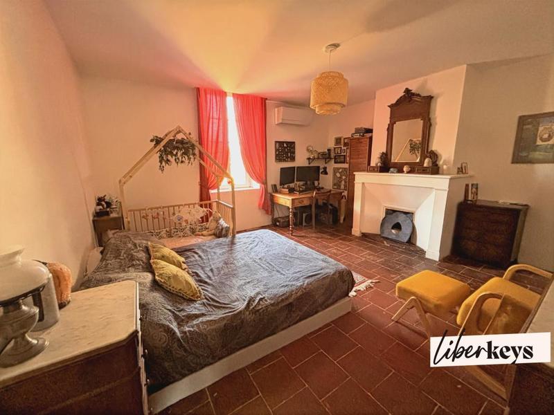 Maison - 238 m² - 6 pièces