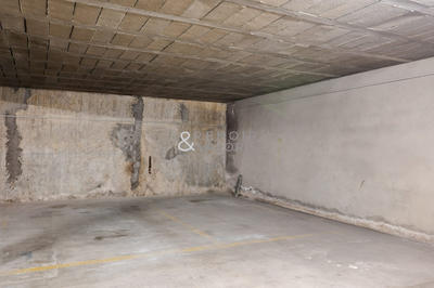 Parking / Garage - 15 m²