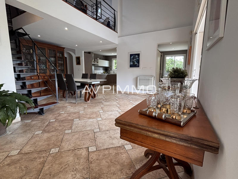 Villa - 200 m² - 5 pièces