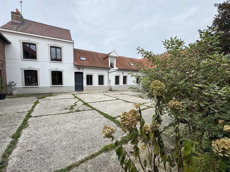 Maison traditionnelle - 347 m² - 12 pièces