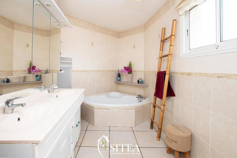 Maison - 170 m² - 5 pièces