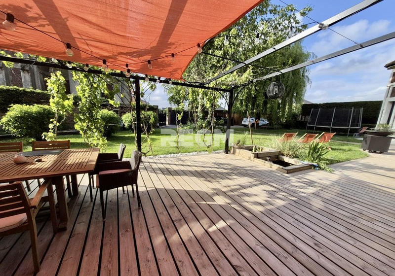 Maison - 310 m² - 8 pièces