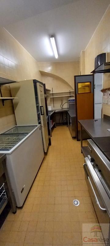 Maison - 242 m² - 9 pièces