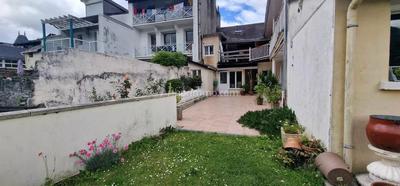 Maison - 232 m² - 10 pièces