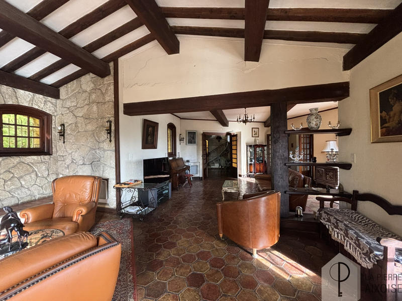 Maison - 198 m² - 8 pièces