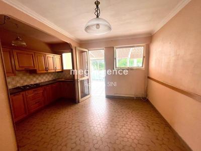 Maison - 234 m² - 8 pièces