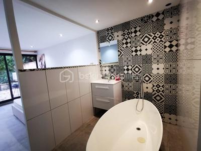 Appartement - 82 m² - 3 pièces