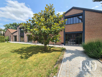 Maison - 750 m² - 14 pièces