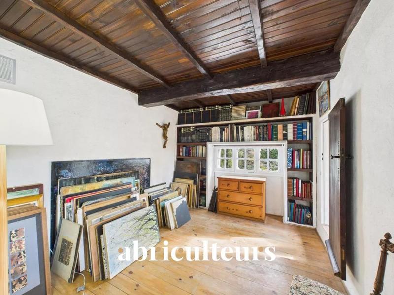 Propriété - 233 m² - 7 pièces
