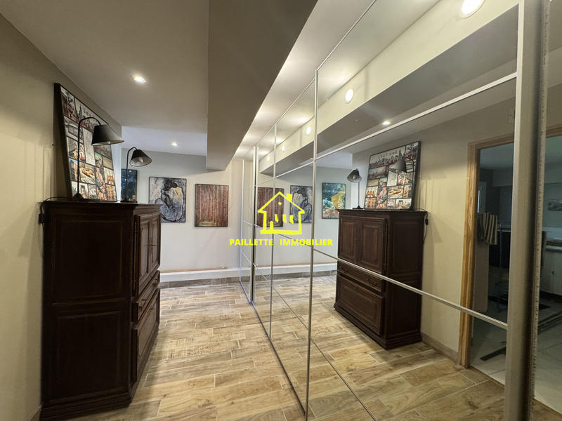 Maison traditionnelle - 355 m² - 7 pièces