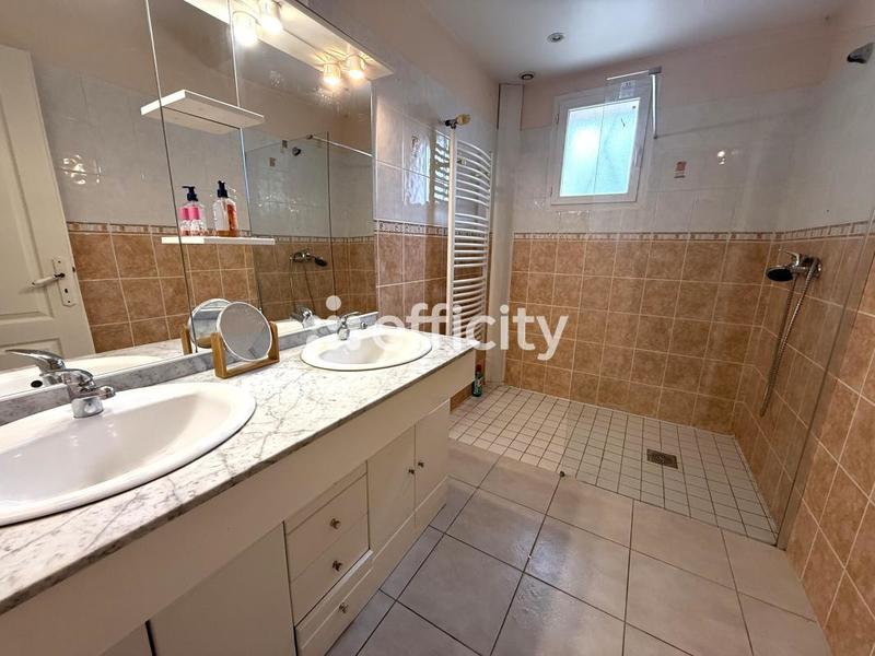 Maison - 150 m² - 5 pièces