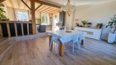 Maison - 240 m² - 8 pièces