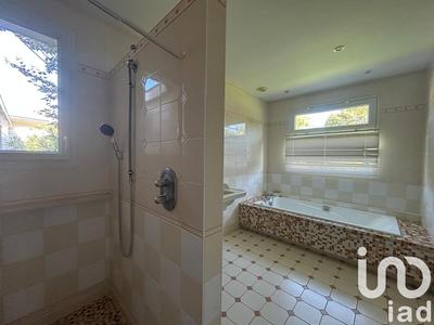 Maison - 244 m² - 8 pièces