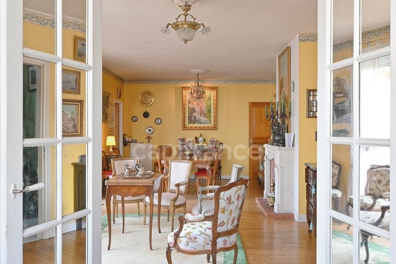 Maison - 210 m² - 8 pièces