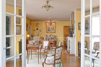 Maison - 210 m² - 8 pièces