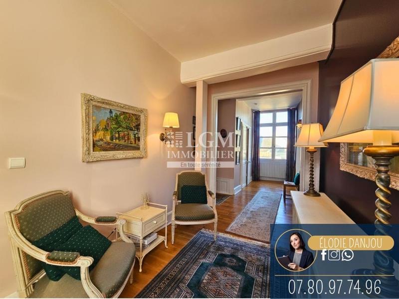 Demeure - 265 m² - 7 pièces