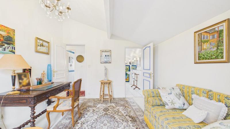 Maison - 200 m² - 7 pièces