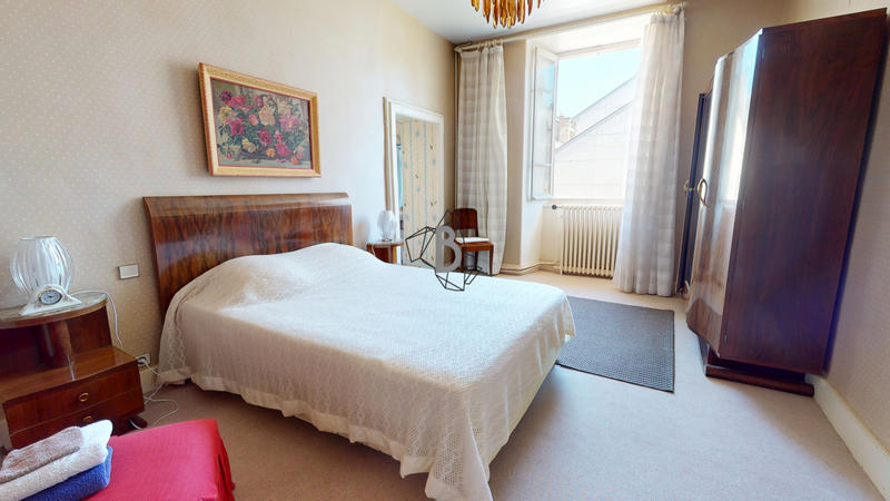 Maison - 300 m² - 6 pièces