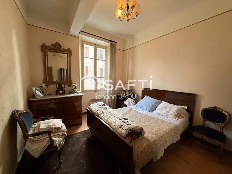 Maison - 242 m² - 10 pièces