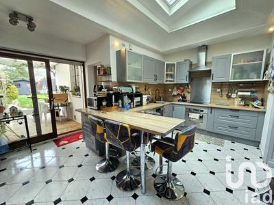 Maison - 143 m² - 5 pièces