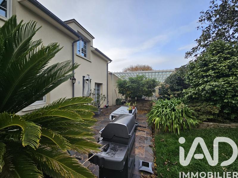 Maison - 247 m² - 5 pièces