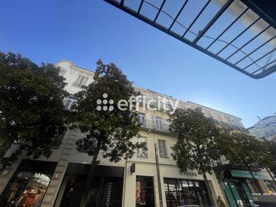 Immeuble - 3 040 m² - 43 pièces