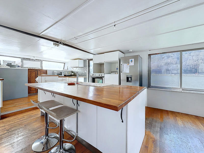 Péniche - 180 m² - 7 pièces