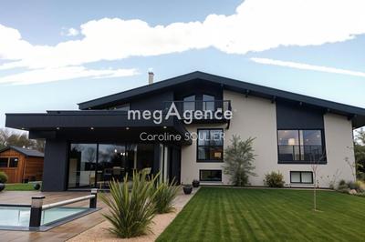 Maison - 385 m² - 13 pièces