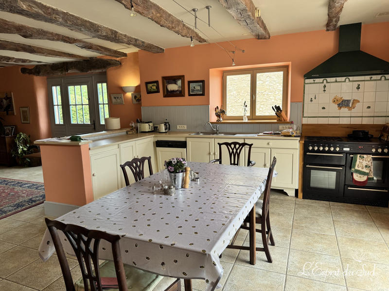 Maison - 325 m² - 16 pièces