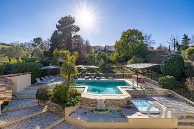 Villa - 300 m² - 8 pièces