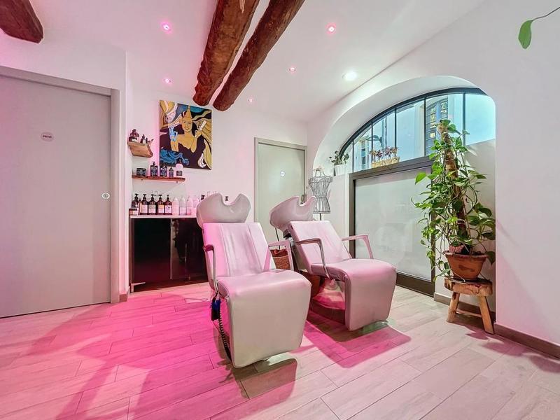 Beauté / Bien-être - 66 m² - 2 pièces