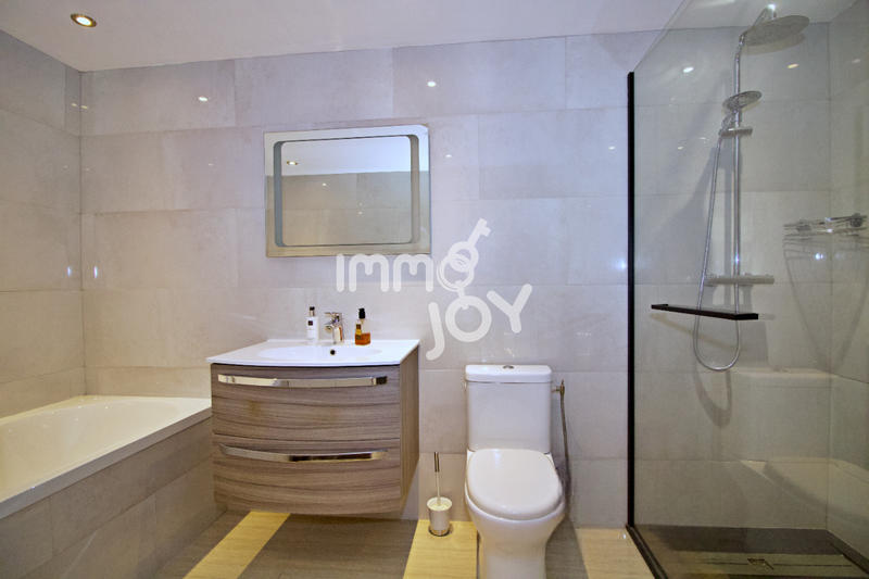 Maison - 229 m² - 7 pièces