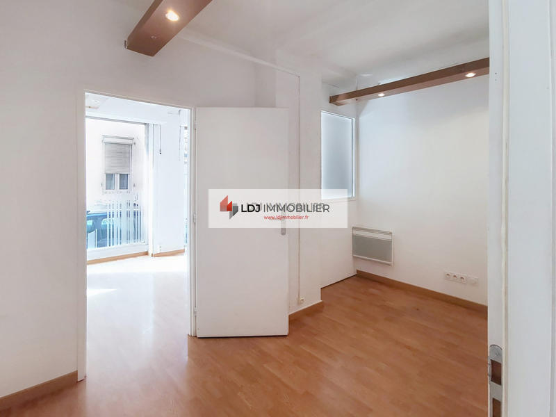 Local commercial - 220 m² - 13 pièces