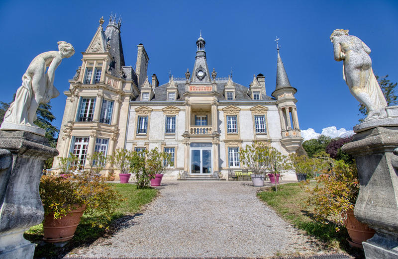 Château - 660 m² - 12 pièces