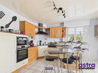 Maison - 180 m² - 6 pièces