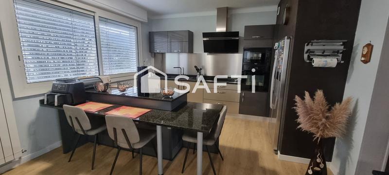 Maison - 240 m² - 8 pièces