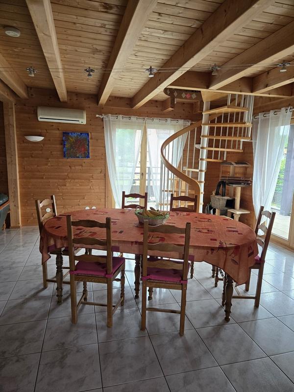 Maison - 240 m² - 9 pièces