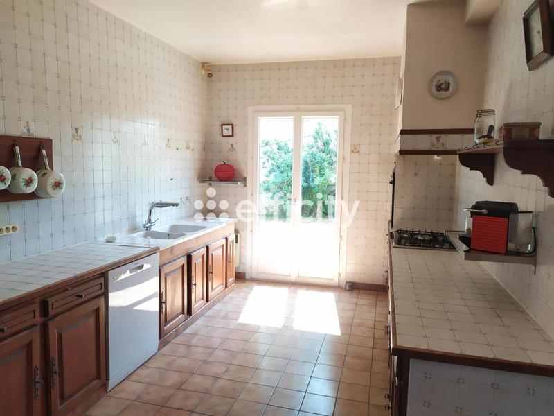 Maison - 212 m² - 8 pièces