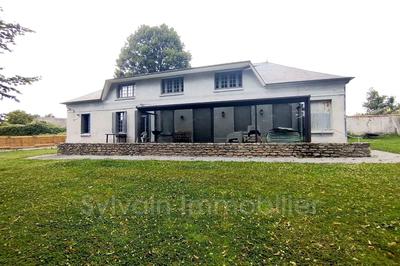 Maison - 220 m² - 9 pièces