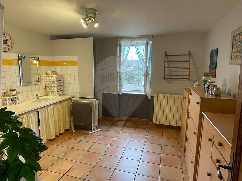 Maison - 212 m² - 7 pièces