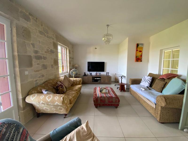 Maison - 244 m² - 7 pièces